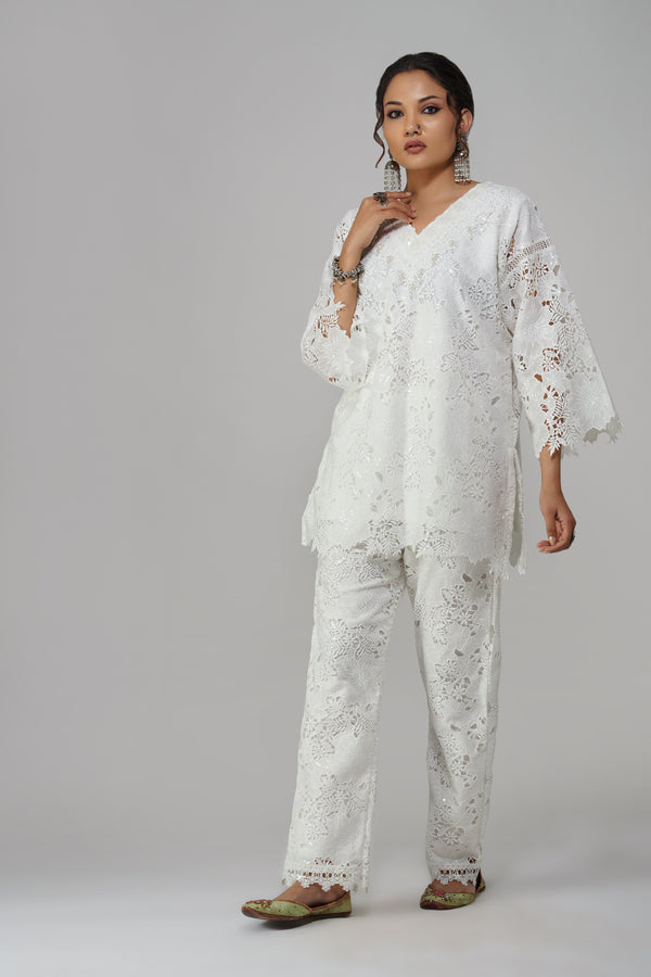 Elegant White Lace Suit – Timeless Sophistication